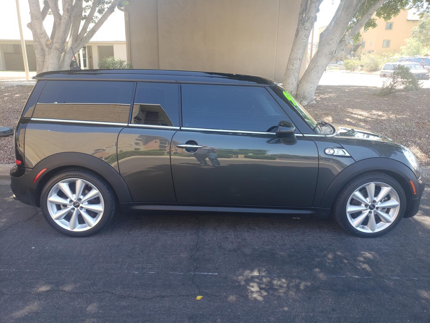 2014 /gray and black Mini Clubman s (WMWZG3C58ET) with an 1.6L L4 DOHC 16V engine, 4-Speed Automatic transmission, located at 323 E Dunlap Ave., Phoenix, AZ, 85020, (602) 331-9000, 33.567677, -112.069000 - Photo#4